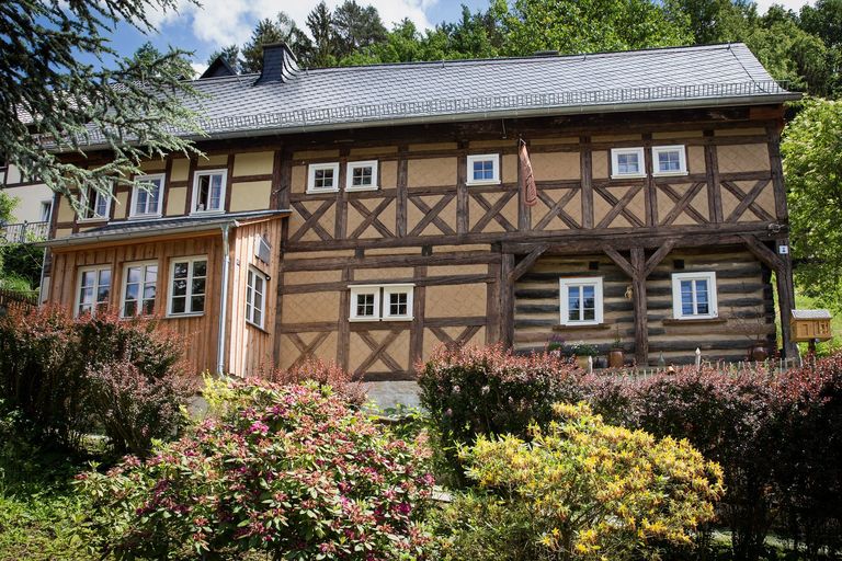 Das Umgebindehaus von 1657 im Sommer